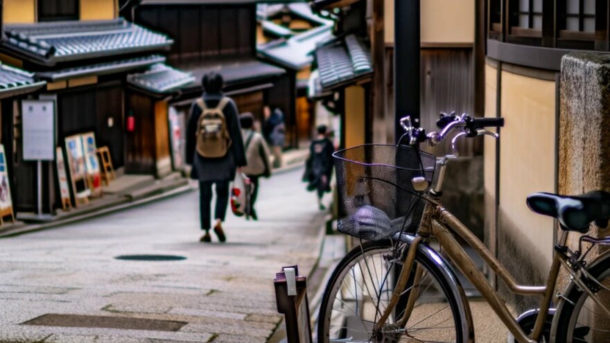 京都のホテルで初めて野外へ自転車を置く事に…まだ京都人のお仲間には