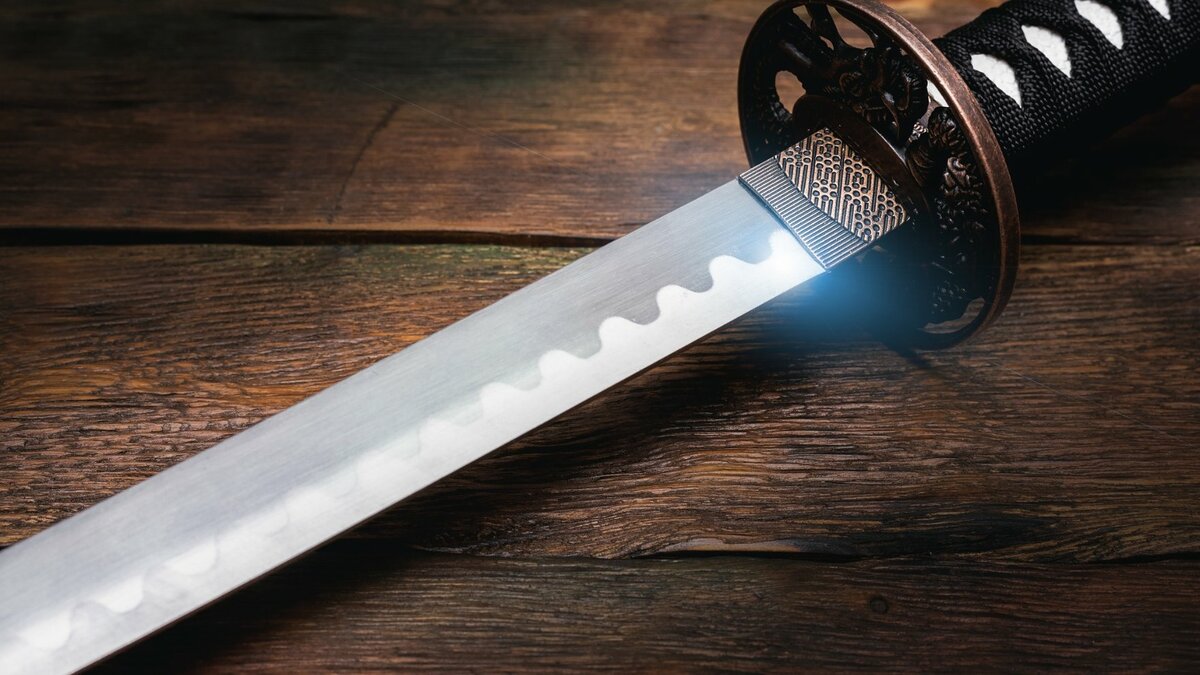 先祖代々家宝として引き継がれ伝えられてきた太刀。この刀が贋作では